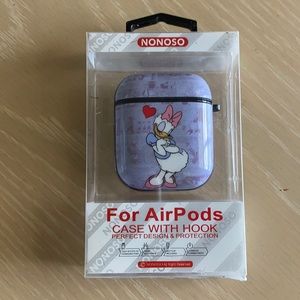 Air pod case with hook. Disney’s Daisy Duck! Adorable